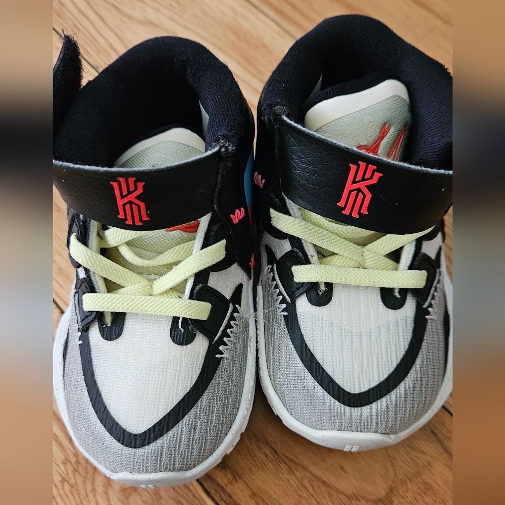 Nike Kids Sneakers Size 5